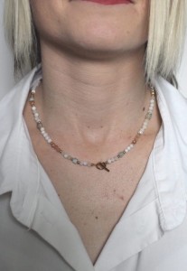 Naszyjnik PETITE kamień księżycowy, kamień słoneczny, akwamaryn, stal PVD, gold filled..jpeg