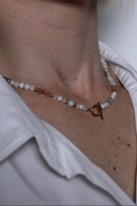 Naszyjnik PETITE kamień księżycowy, kamień słoneczny, akwamaryn, stal PVD, gold filled..jpeg